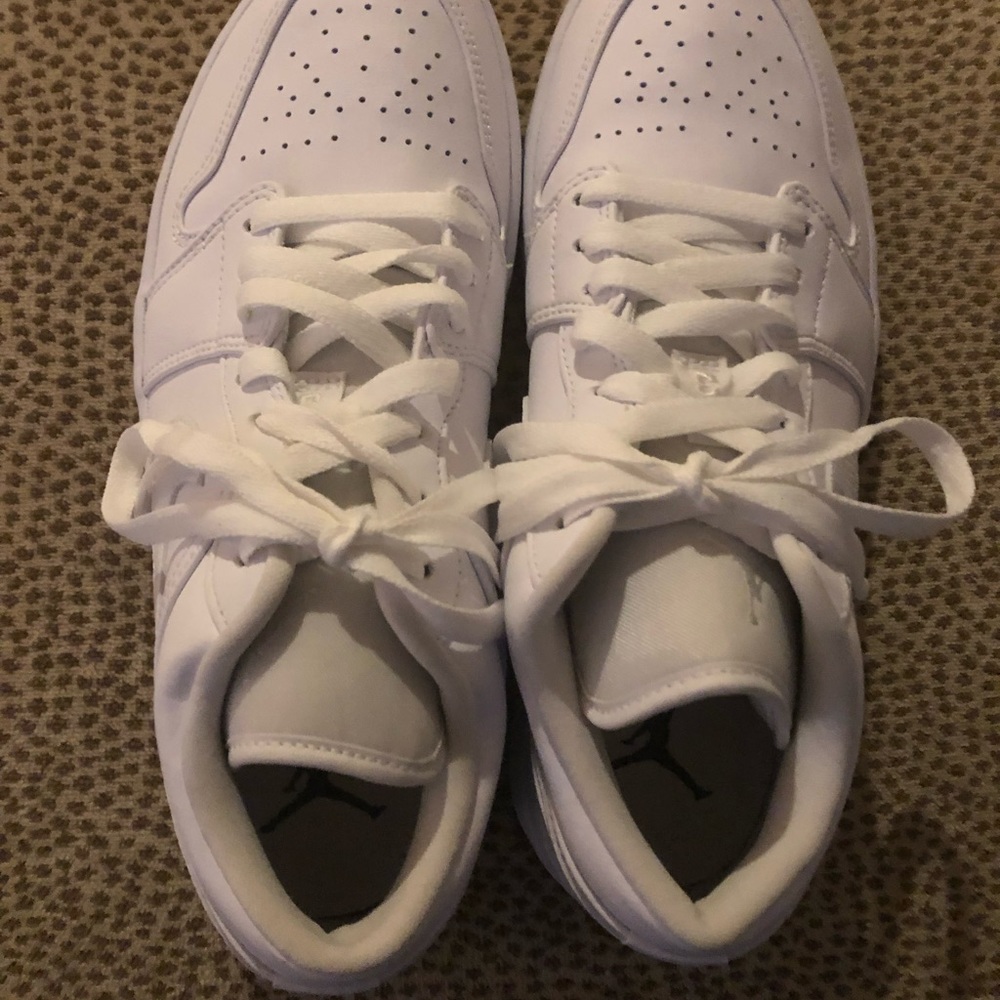 Nike Air Jordan 1 Retro Low Triple White AJ1 Womens Size 8.5 AO9944-111 New